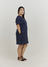 Load image into Gallery viewer, Mori Yarn-Dyed Jacquard Shift Dress in Blue