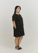 Load image into Gallery viewer, Mori Yarn-Dyed Jacquard Shift Dress in Green