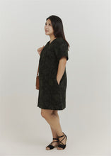 Load image into Gallery viewer, Mori Yarn-Dyed Jacquard Shift Dress in Green