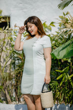 Load image into Gallery viewer, plus size modern cheongsam qipao in green with lace overlay