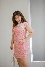 Load image into Gallery viewer, plus size pink floral modern cheongsam qipao inspired shift dress with yellow piping