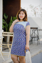 Load image into Gallery viewer, plus size blue floral modern cheongsam qipao inspired shift dress with yellow piping