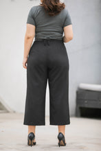 Load image into Gallery viewer, back view of plus size black wide legged crop trousers