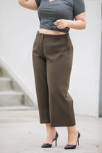 Load image into Gallery viewer, plus size dark green wide legged crop pants