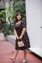Load image into Gallery viewer, plus size black and red heart print satin midi dress with puff sleeves
