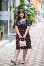 Load image into Gallery viewer, plus size black and red heart print satin midi dress with puff sleeves
