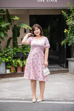 Load image into Gallery viewer, plus size pink heart print satin midi dress with puff sleeves