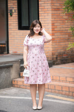 Load image into Gallery viewer, plus size pink heart print satin midi dress with puff sleeves