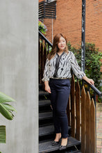 Load image into Gallery viewer, Plus size black and white print light bomber jacket