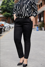 Load image into Gallery viewer, Giselle Slim Fit Crop Pant in Black