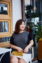 Load image into Gallery viewer, plus size black and white graphic fluttersleeve tee