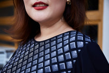 Load image into Gallery viewer, Graphic Flutter Sleeve Top