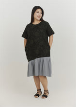 Load image into Gallery viewer, Mori Yarn-Dyed Jacquard Midi Dress in Green
