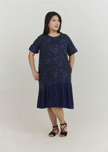 Load image into Gallery viewer, Mori Yarn-Dyed Jacquard Midi Dress in Blue
