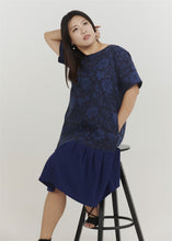 Load image into Gallery viewer, Mori Yarn-Dyed Jacquard Midi Dress in Blue

