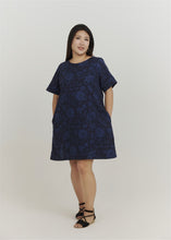 Load image into Gallery viewer, Mori Yarn-Dyed Jacquard Shift Dress in Blue
