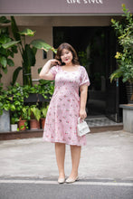 Load image into Gallery viewer, plus size pink heart print satin midi dress with puff sleeves
