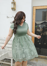Load image into Gallery viewer, Regina Cocktail Lace Dress in Mint Green
