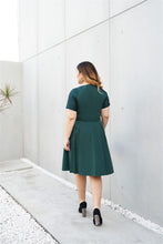 Load image into Gallery viewer, Plus Size Emerald Green Cocktail Dress with Jacquard Sleeves and Inverted Pleats Back View
