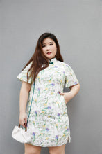Load image into Gallery viewer, Chang Le Floral Cotton Lace Cheongsam in Green
